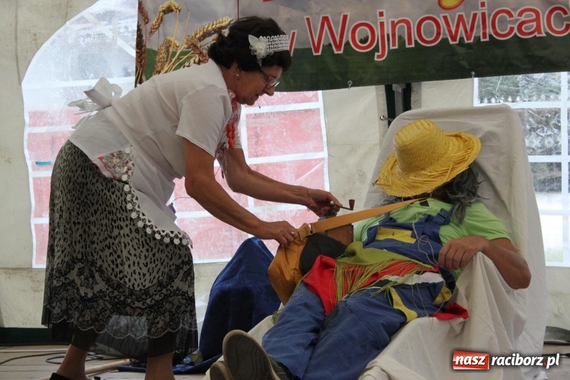 Zdjęcie w galerii na portalu naszraciborz.pl: Ulewa nie przeszkodziła w zabawie dożynkowej w Wojnowicach  wiadomości z regionu