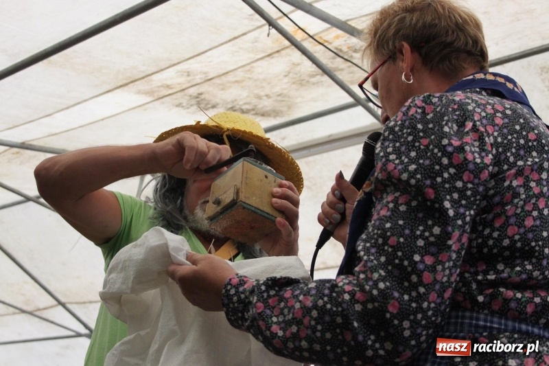 Zdjęcie w galerii na portalu naszraciborz.pl: Ulewa nie przeszkodziła w zabawie dożynkowej w Wojnowicach  wiadomości z regionu