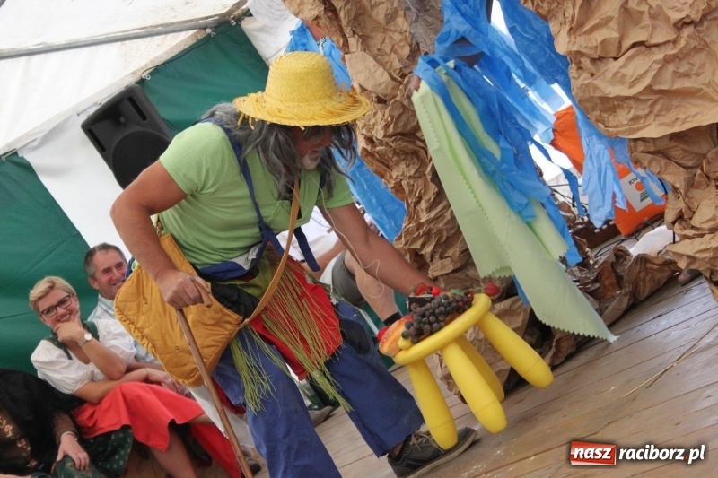 Zdjęcie w galerii na portalu naszraciborz.pl: Ulewa nie przeszkodziła w zabawie dożynkowej w Wojnowicach  wiadomości z regionu