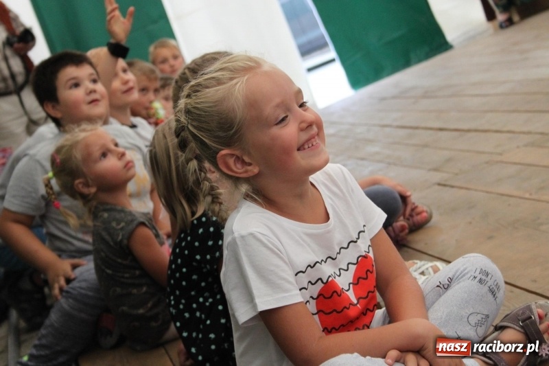 Zdjęcie w galerii na portalu naszraciborz.pl: Ulewa nie przeszkodziła w zabawie dożynkowej w Wojnowicach  wiadomości z regionu