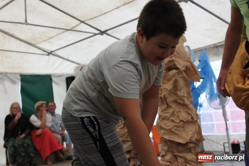Zdjęcie w galerii na portalu naszraciborz.pl: Ulewa nie przeszkodziła w zabawie dożynkowej w Wojnowicach  wiadomości z regionu