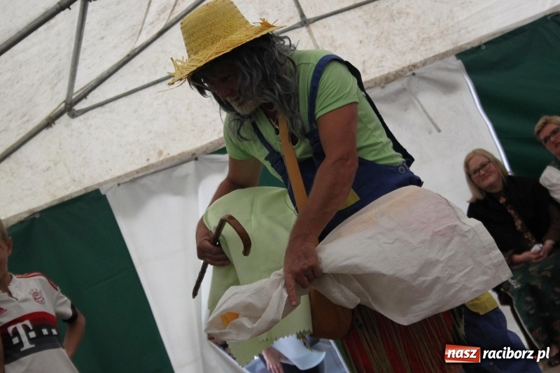 Zdjęcie w galerii na portalu naszraciborz.pl: Ulewa nie przeszkodziła w zabawie dożynkowej w Wojnowicach  wiadomości z regionu