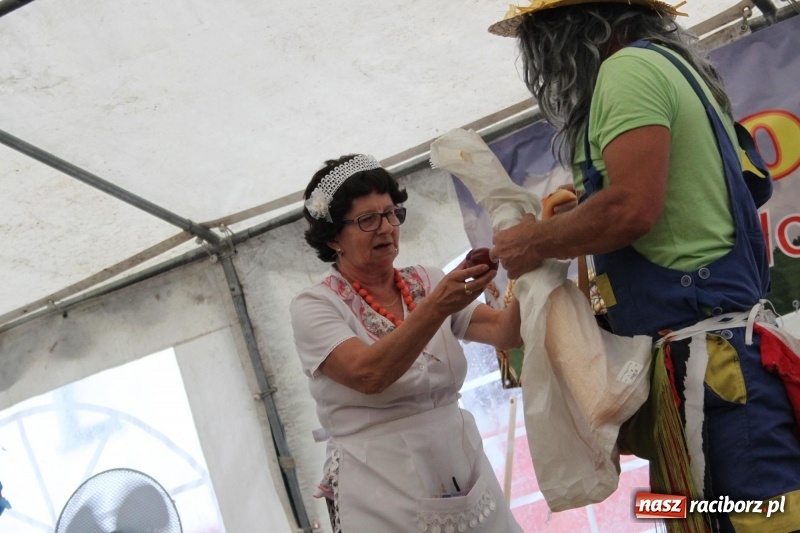 Zdjęcie w galerii na portalu naszraciborz.pl: Ulewa nie przeszkodziła w zabawie dożynkowej w Wojnowicach  wiadomości z regionu