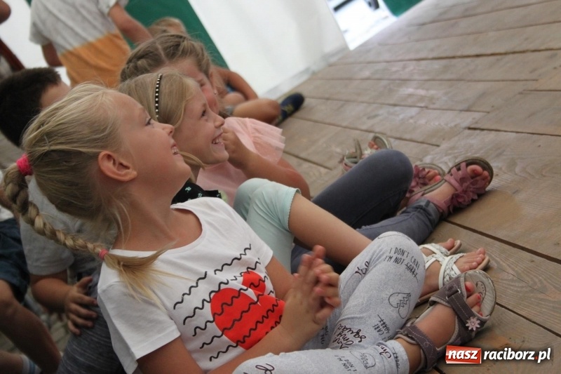 Zdjęcie w galerii na portalu naszraciborz.pl: Ulewa nie przeszkodziła w zabawie dożynkowej w Wojnowicach  wiadomości z regionu