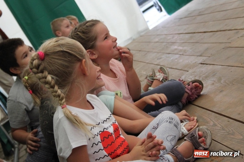 Zdjęcie w galerii na portalu naszraciborz.pl: Ulewa nie przeszkodziła w zabawie dożynkowej w Wojnowicach  wiadomości z regionu