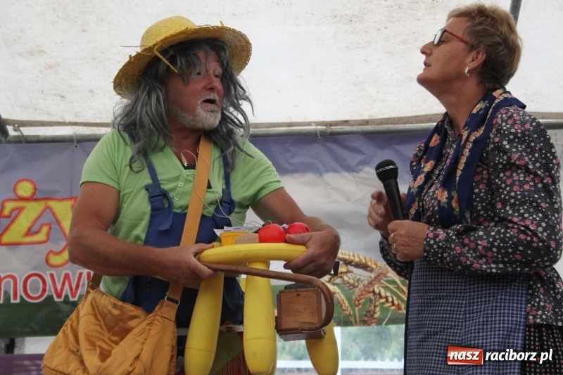 Zdjęcie w galerii na portalu naszraciborz.pl: Ulewa nie przeszkodziła w zabawie dożynkowej w Wojnowicach  wiadomości z regionu