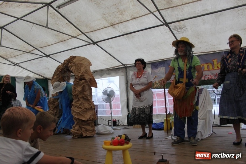Zdjęcie w galerii na portalu naszraciborz.pl: Ulewa nie przeszkodziła w zabawie dożynkowej w Wojnowicach  wiadomości z regionu