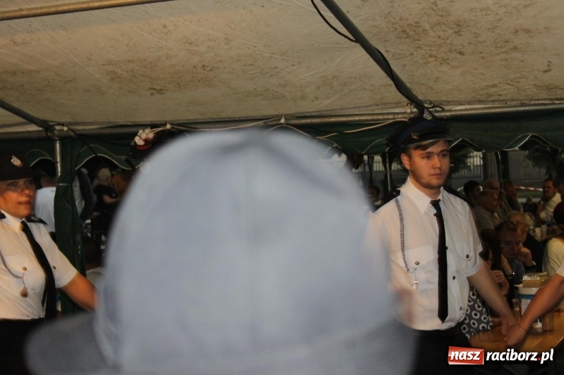 Zdjęcie w galerii na portalu naszraciborz.pl: Ulewa nie przeszkodziła w zabawie dożynkowej w Wojnowicach  wiadomości z regionu