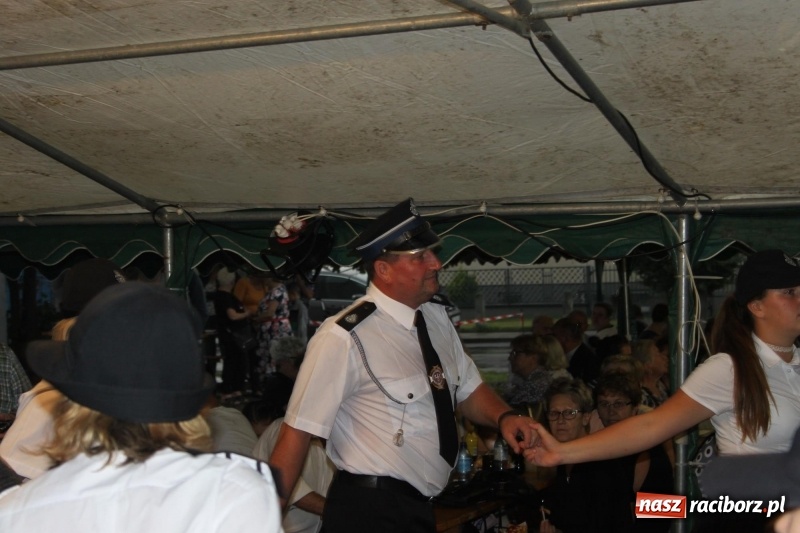 Zdjęcie w galerii na portalu naszraciborz.pl: Ulewa nie przeszkodziła w zabawie dożynkowej w Wojnowicach  wiadomości z regionu