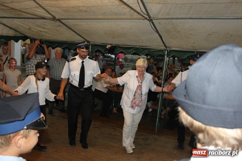 Zdjęcie w galerii na portalu naszraciborz.pl: Ulewa nie przeszkodziła w zabawie dożynkowej w Wojnowicach  wiadomości z regionu