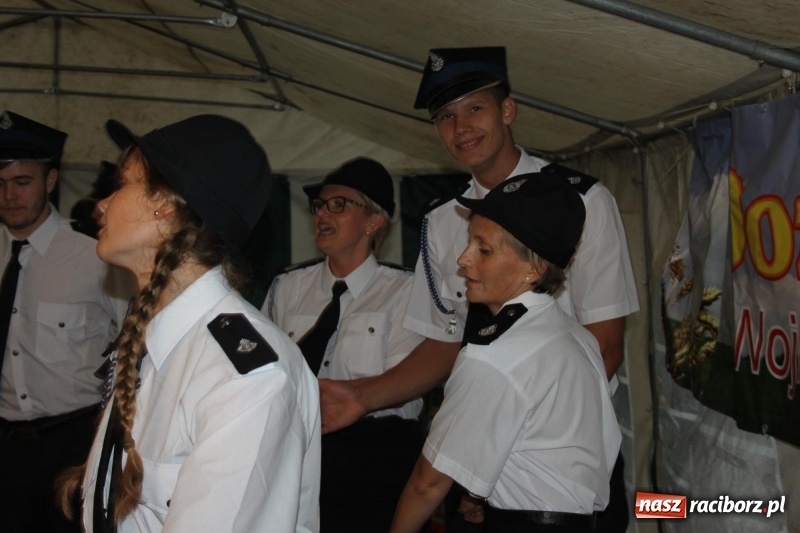 Zdjęcie w galerii na portalu naszraciborz.pl: Ulewa nie przeszkodziła w zabawie dożynkowej w Wojnowicach  wiadomości z regionu