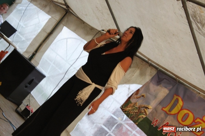 Zdjęcie w galerii na portalu naszraciborz.pl: Ulewa nie przeszkodziła w zabawie dożynkowej w Wojnowicach  wiadomości z regionu