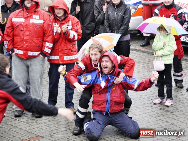 Zdjęcie w galerii na portalu naszraciborz.pl: Ratownicy odjechali z nagrodami wiadomości z regionu