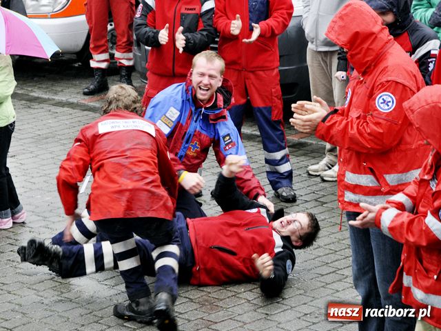 Zdjęcie w galerii na portalu naszraciborz.pl: Ratownicy odjechali z nagrodami wiadomości z regionu