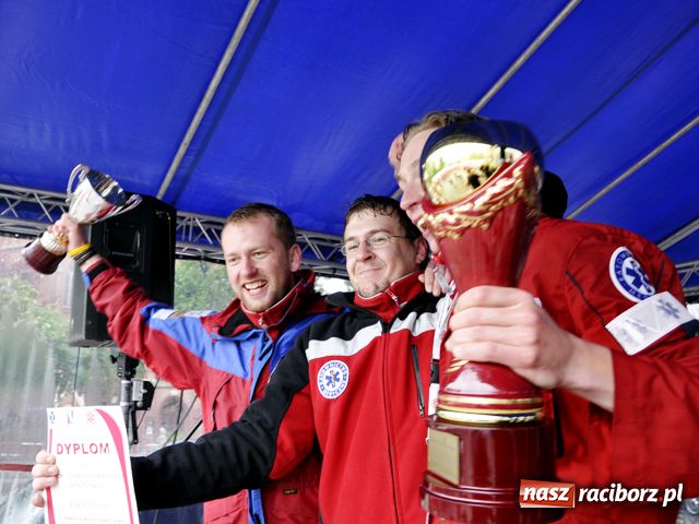 Zdjęcie w galerii na portalu naszraciborz.pl: Ratownicy odjechali z nagrodami wiadomości z regionu