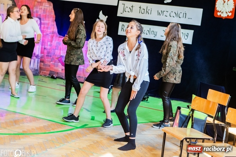 Zdjęcie w galerii na portalu naszraciborz.pl: Miejska inauguracja roku szkolnego w SP 13 wiadomości z regionu