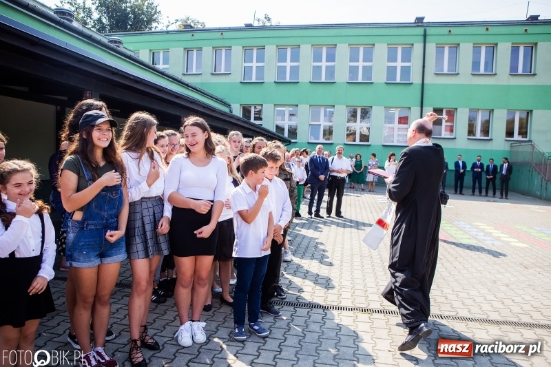 Zdjęcie w galerii na portalu naszraciborz.pl: Miejska inauguracja roku szkolnego w SP 13 wiadomości z regionu