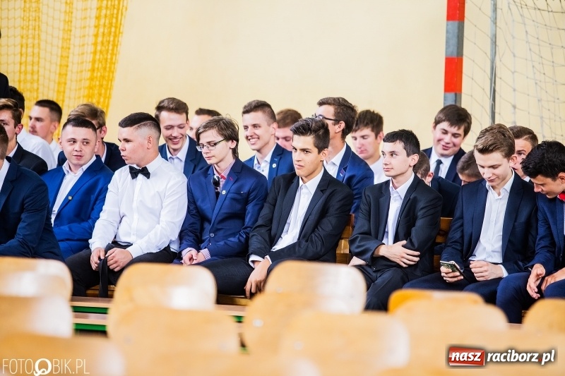 Zdjęcie w galerii na portalu naszraciborz.pl: Kędy książę Sławomir żelaznym swym barkiem... Powiatowa Inauguracja w Mechaniku  wiadomości z regionu