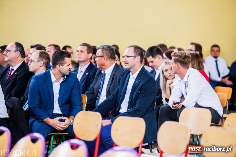 Zdjęcie w galerii na portalu naszraciborz.pl: Kędy książę Sławomir żelaznym swym barkiem... Powiatowa Inauguracja w Mechaniku  wiadomości z regionu