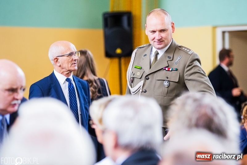 Zdjęcie w galerii na portalu naszraciborz.pl: Kędy książę Sławomir żelaznym swym barkiem... Powiatowa Inauguracja w Mechaniku  wiadomości z regionu