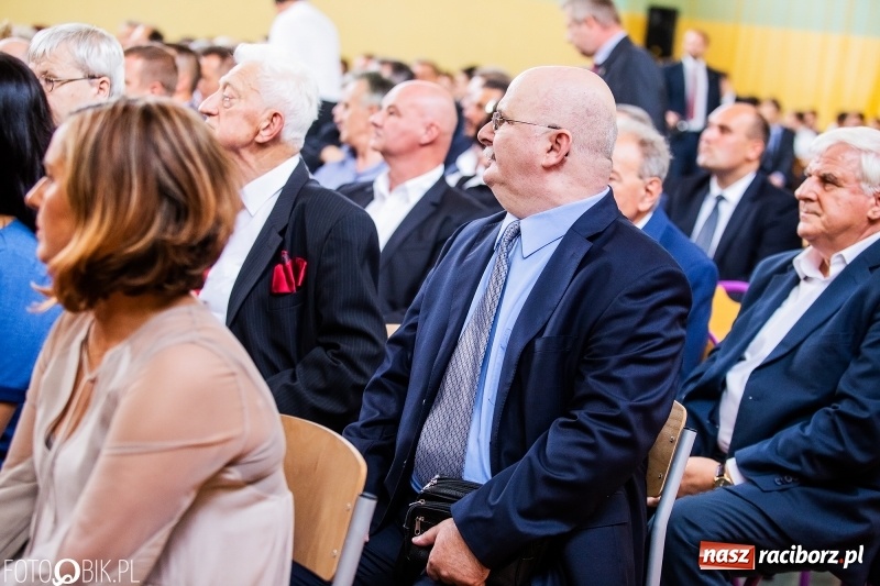 Zdjęcie w galerii na portalu naszraciborz.pl: Kędy książę Sławomir żelaznym swym barkiem... Powiatowa Inauguracja w Mechaniku  wiadomości z regionu