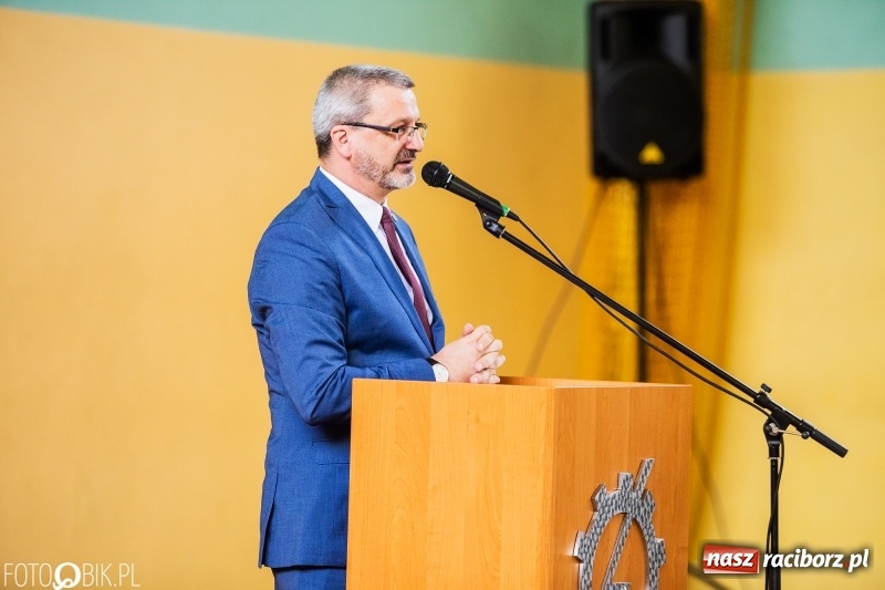 Zdjęcie w galerii na portalu naszraciborz.pl: Kędy książę Sławomir żelaznym swym barkiem... Powiatowa Inauguracja w Mechaniku  wiadomości z regionu