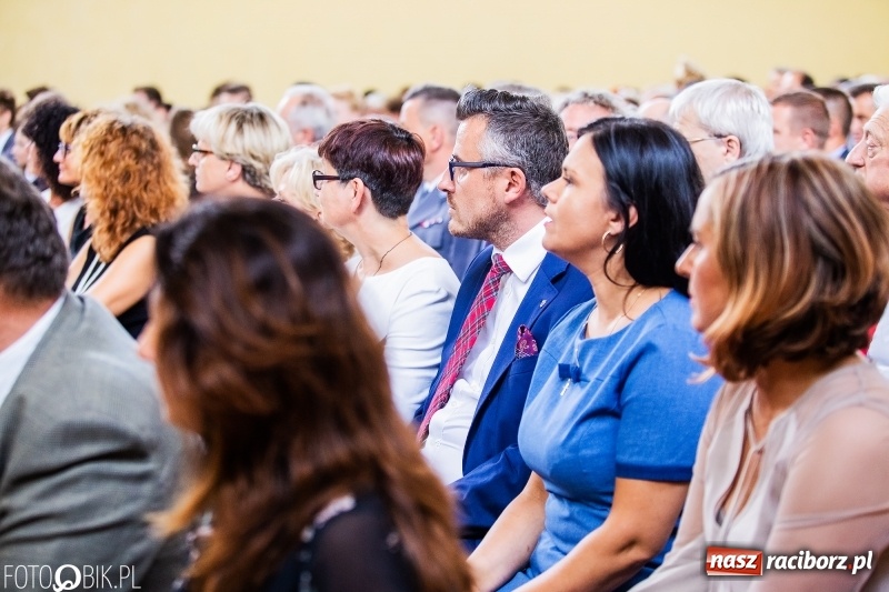 Zdjęcie w galerii na portalu naszraciborz.pl: Kędy książę Sławomir żelaznym swym barkiem... Powiatowa Inauguracja w Mechaniku  wiadomości z regionu