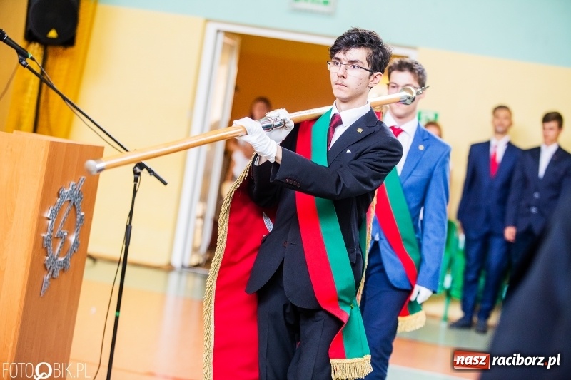 Zdjęcie w galerii na portalu naszraciborz.pl: Kędy książę Sławomir żelaznym swym barkiem... Powiatowa Inauguracja w Mechaniku  wiadomości z regionu