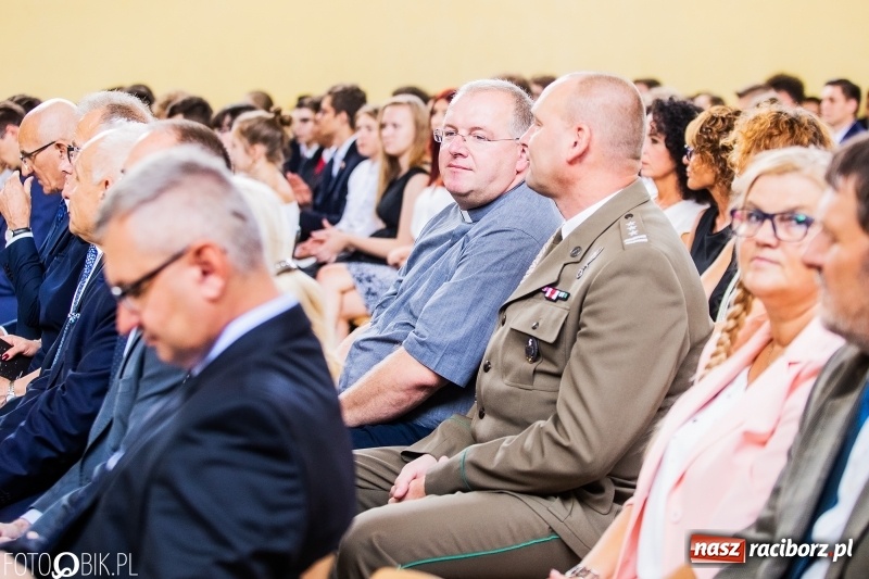 Zdjęcie w galerii na portalu naszraciborz.pl: Kędy książę Sławomir żelaznym swym barkiem... Powiatowa Inauguracja w Mechaniku  wiadomości z regionu