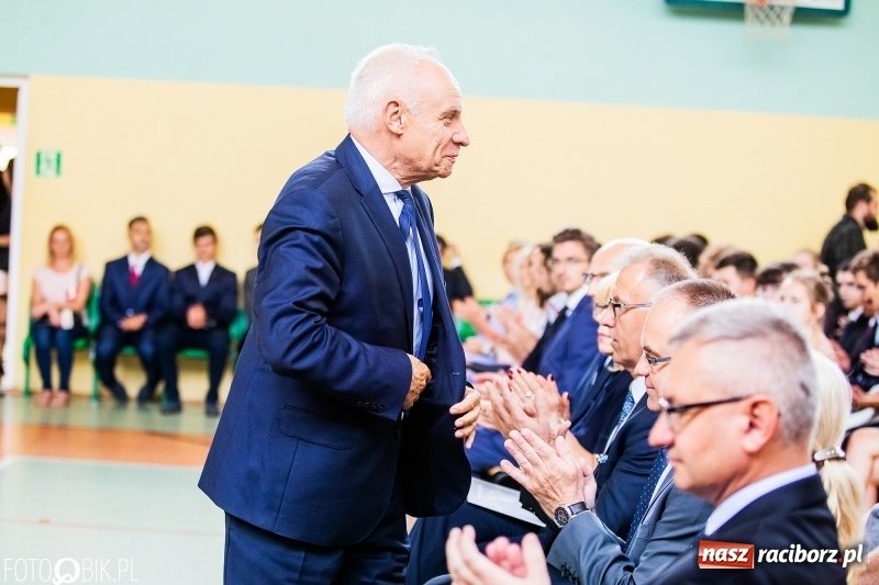 Zdjęcie w galerii na portalu naszraciborz.pl: Kędy książę Sławomir żelaznym swym barkiem... Powiatowa Inauguracja w Mechaniku  wiadomości z regionu