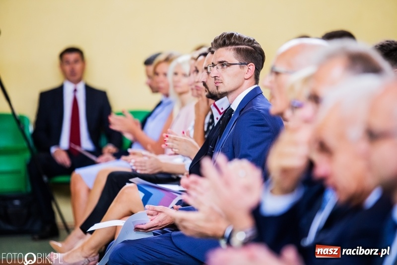 Zdjęcie w galerii na portalu naszraciborz.pl: Kędy książę Sławomir żelaznym swym barkiem... Powiatowa Inauguracja w Mechaniku  wiadomości z regionu