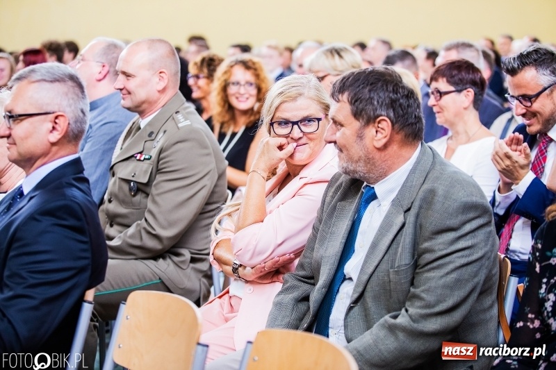 Zdjęcie w galerii na portalu naszraciborz.pl: Kędy książę Sławomir żelaznym swym barkiem... Powiatowa Inauguracja w Mechaniku  wiadomości z regionu