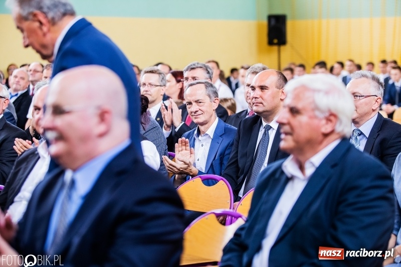 Zdjęcie w galerii na portalu naszraciborz.pl: Kędy książę Sławomir żelaznym swym barkiem... Powiatowa Inauguracja w Mechaniku  wiadomości z regionu