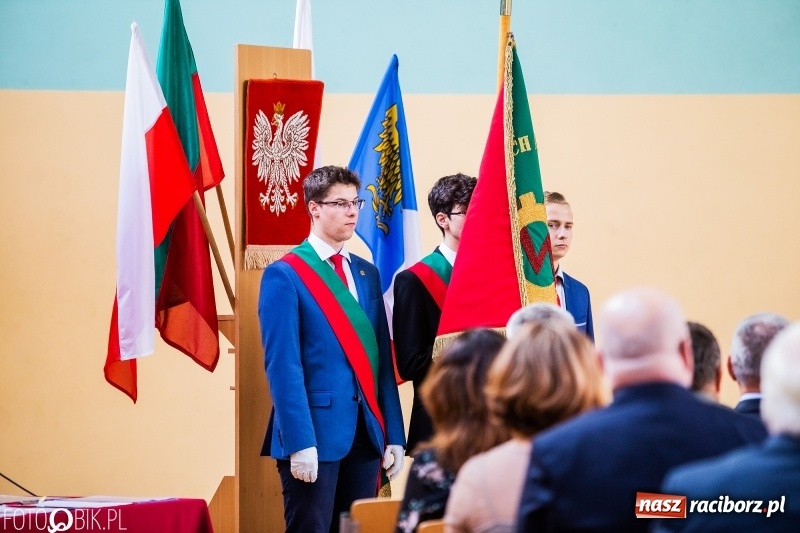 Zdjęcie w galerii na portalu naszraciborz.pl: Kędy książę Sławomir żelaznym swym barkiem... Powiatowa Inauguracja w Mechaniku  wiadomości z regionu