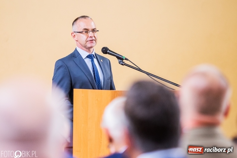 Zdjęcie w galerii na portalu naszraciborz.pl: Kędy książę Sławomir żelaznym swym barkiem... Powiatowa Inauguracja w Mechaniku  wiadomości z regionu