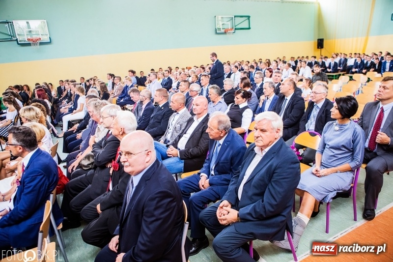 Zdjęcie w galerii na portalu naszraciborz.pl: Kędy książę Sławomir żelaznym swym barkiem... Powiatowa Inauguracja w Mechaniku  wiadomości z regionu