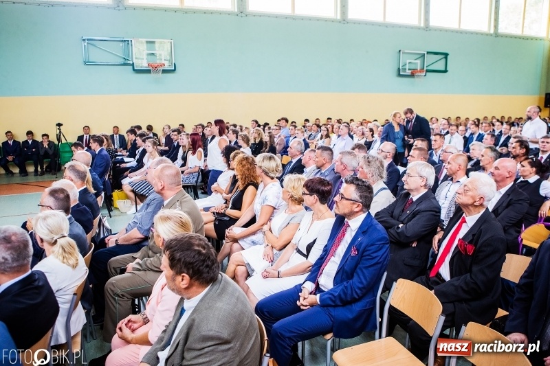 Zdjęcie w galerii na portalu naszraciborz.pl: Kędy książę Sławomir żelaznym swym barkiem... Powiatowa Inauguracja w Mechaniku  wiadomości z regionu