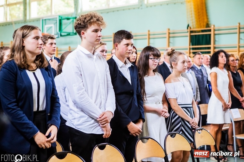 Zdjęcie w galerii na portalu naszraciborz.pl: Kędy książę Sławomir żelaznym swym barkiem... Powiatowa Inauguracja w Mechaniku  wiadomości z regionu
