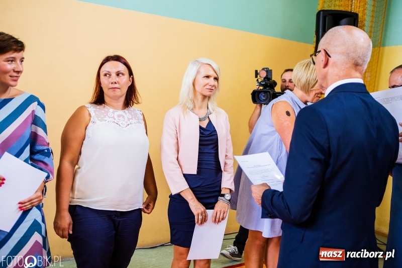 Zdjęcie w galerii na portalu naszraciborz.pl: Kędy książę Sławomir żelaznym swym barkiem... Powiatowa Inauguracja w Mechaniku  wiadomości z regionu