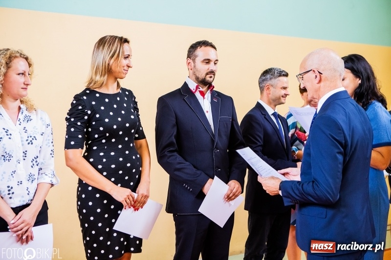 Zdjęcie w galerii na portalu naszraciborz.pl: Kędy książę Sławomir żelaznym swym barkiem... Powiatowa Inauguracja w Mechaniku  wiadomości z regionu