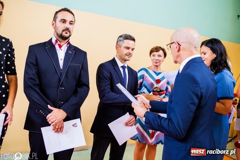 Zdjęcie w galerii na portalu naszraciborz.pl: Kędy książę Sławomir żelaznym swym barkiem... Powiatowa Inauguracja w Mechaniku  wiadomości z regionu