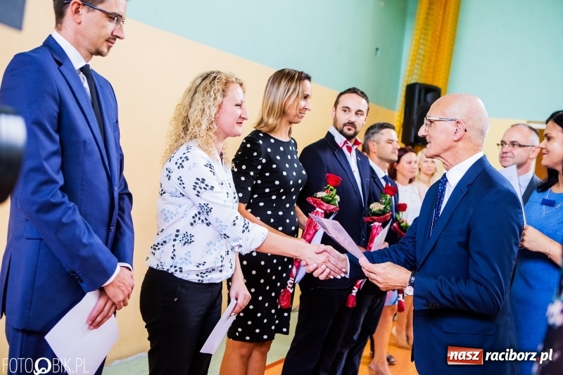 Zdjęcie w galerii na portalu naszraciborz.pl: Kędy książę Sławomir żelaznym swym barkiem... Powiatowa Inauguracja w Mechaniku  wiadomości z regionu