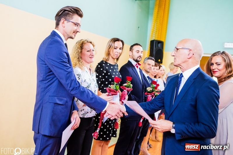 Zdjęcie w galerii na portalu naszraciborz.pl: Kędy książę Sławomir żelaznym swym barkiem... Powiatowa Inauguracja w Mechaniku  wiadomości z regionu