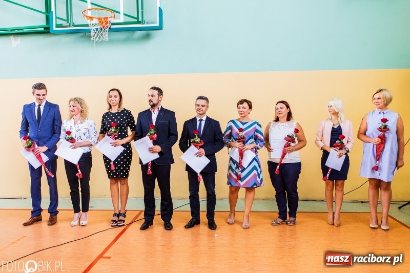 Zdjęcie w galerii na portalu naszraciborz.pl: Kędy książę Sławomir żelaznym swym barkiem... Powiatowa Inauguracja w Mechaniku  wiadomości z regionu