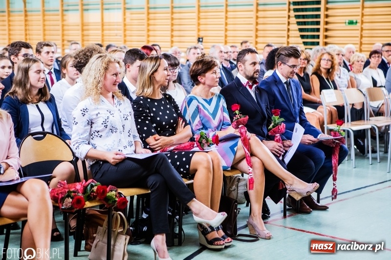 Zdjęcie w galerii na portalu naszraciborz.pl: Kędy książę Sławomir żelaznym swym barkiem... Powiatowa Inauguracja w Mechaniku  wiadomości z regionu