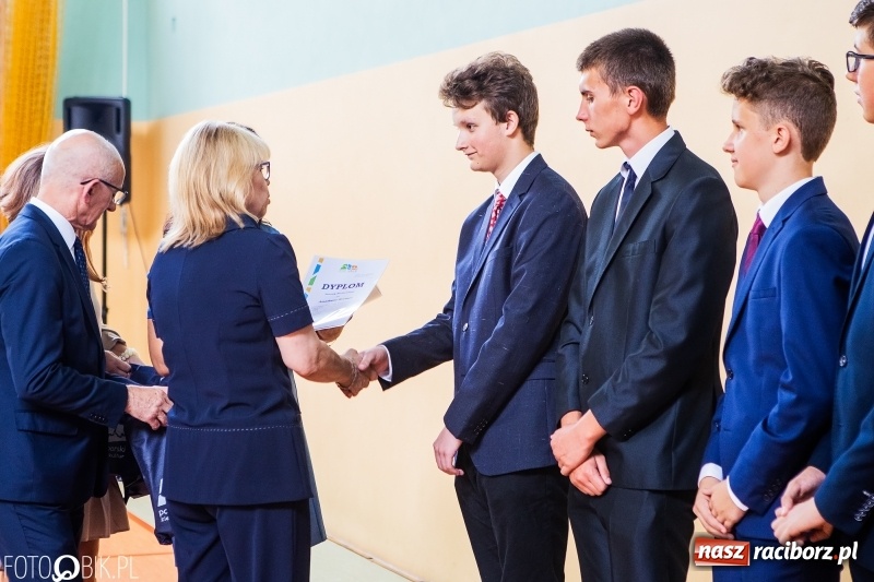 Zdjęcie w galerii na portalu naszraciborz.pl: Kędy książę Sławomir żelaznym swym barkiem... Powiatowa Inauguracja w Mechaniku  wiadomości z regionu