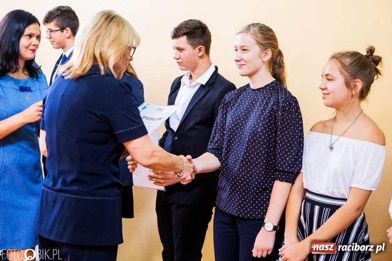 Zdjęcie w galerii na portalu naszraciborz.pl: Kędy książę Sławomir żelaznym swym barkiem... Powiatowa Inauguracja w Mechaniku  wiadomości z regionu