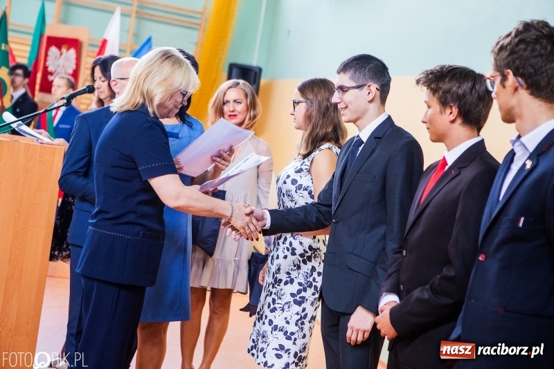 Zdjęcie w galerii na portalu naszraciborz.pl: Kędy książę Sławomir żelaznym swym barkiem... Powiatowa Inauguracja w Mechaniku  wiadomości z regionu