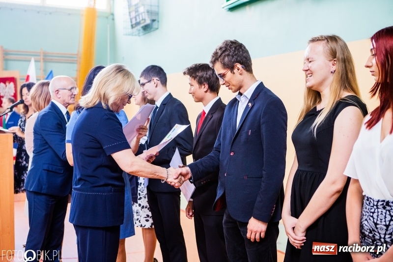 Zdjęcie w galerii na portalu naszraciborz.pl: Kędy książę Sławomir żelaznym swym barkiem... Powiatowa Inauguracja w Mechaniku  wiadomości z regionu