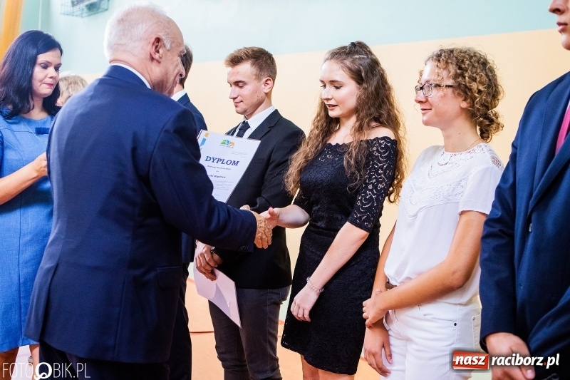 Zdjęcie w galerii na portalu naszraciborz.pl: Kędy książę Sławomir żelaznym swym barkiem... Powiatowa Inauguracja w Mechaniku  wiadomości z regionu